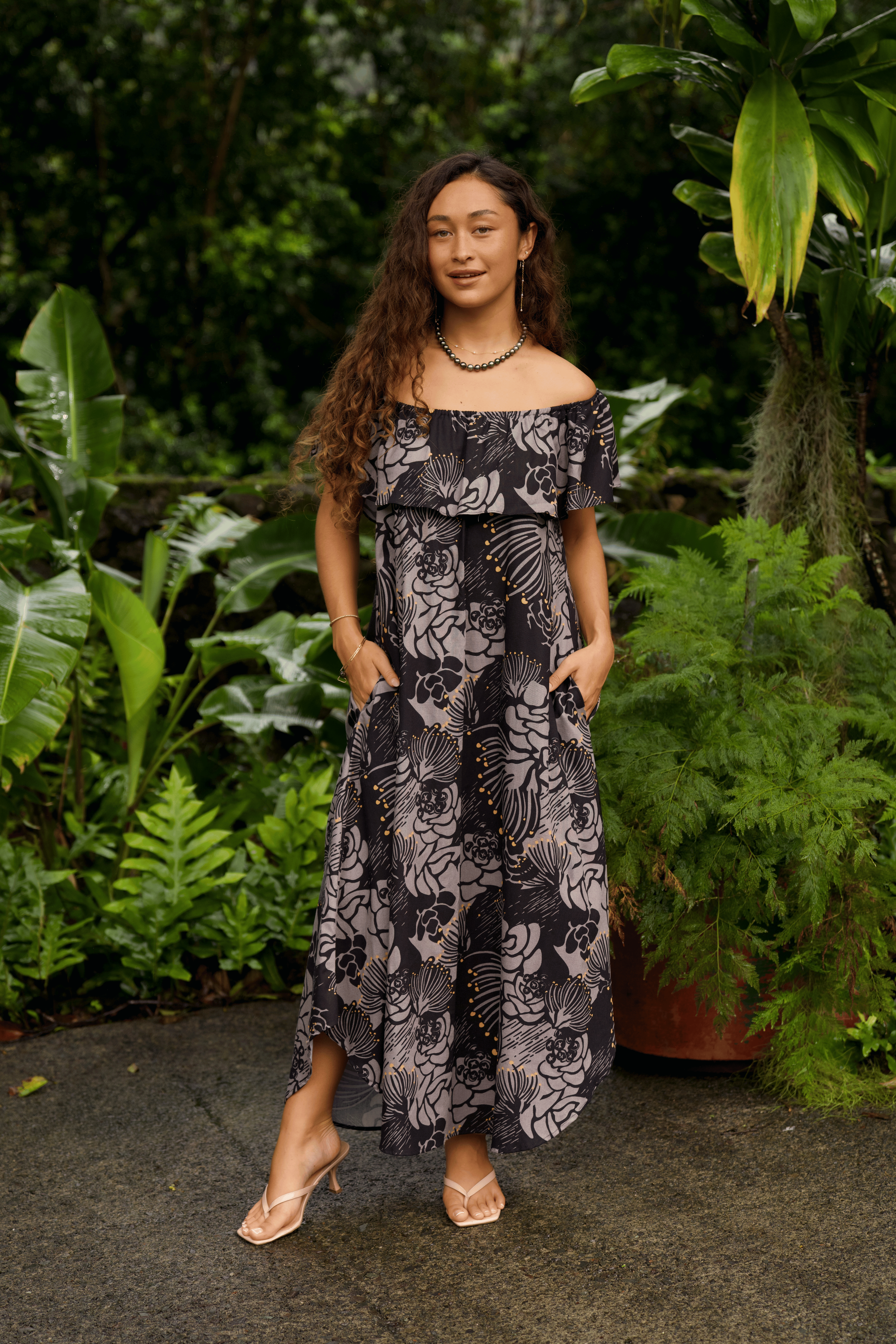 Hilo Mu'u ʻŌhiʻa Lehua in 'ele'ele