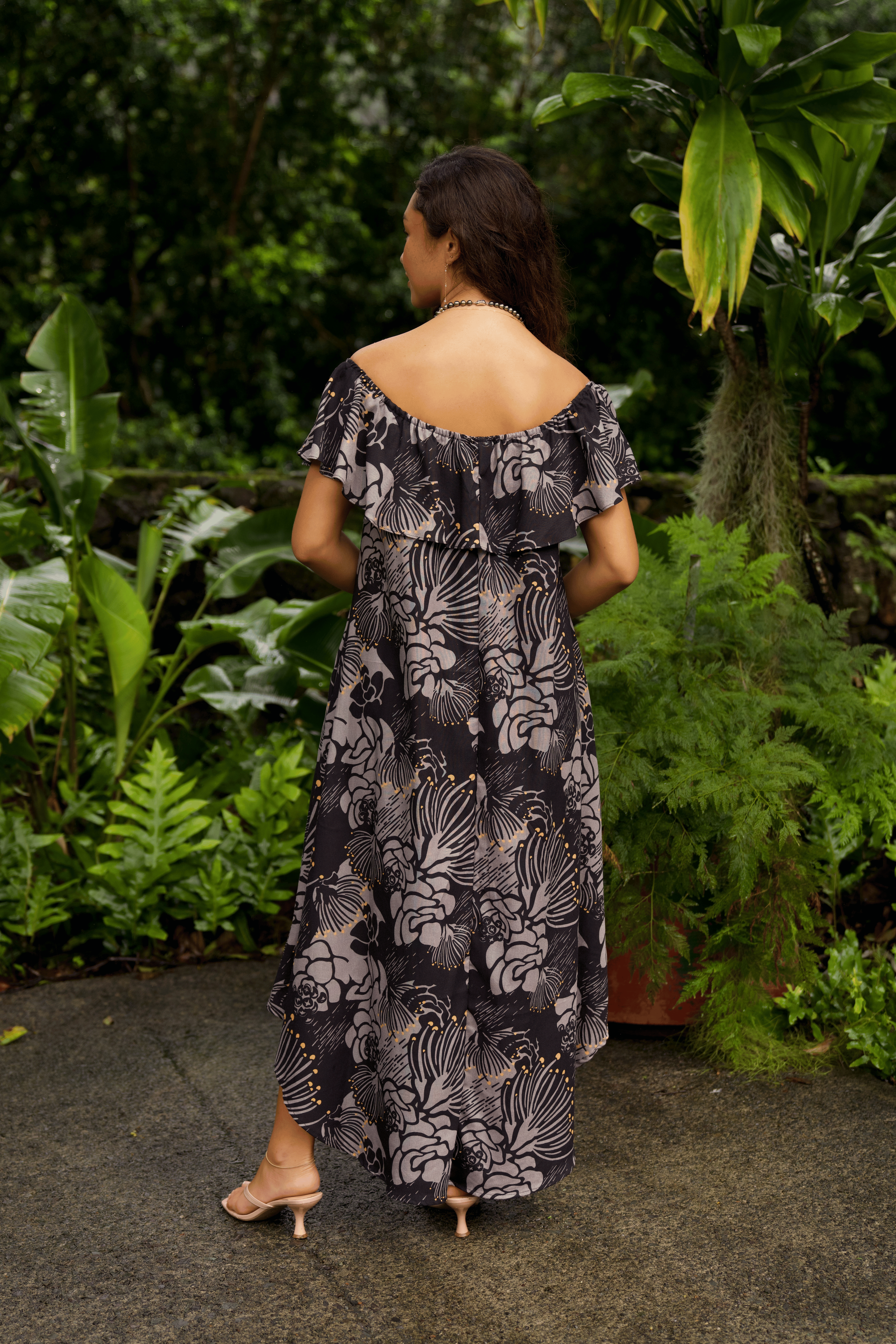 Hilo Mu'u ʻŌhiʻa Lehua in 'ele'ele