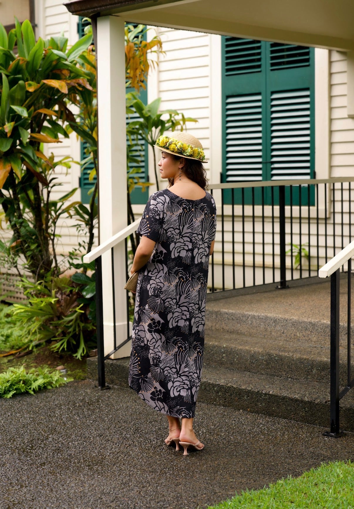 Leio Mu'u ‘Ōhi‘a lehua in 'ele'ele