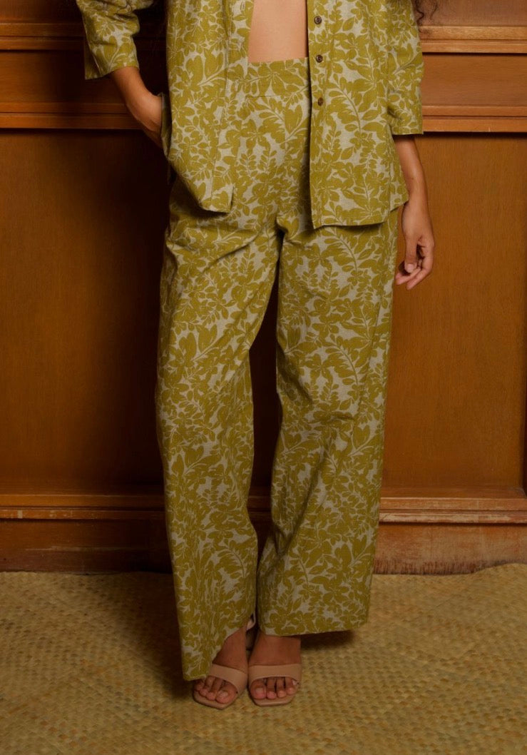 Hana Pleated Pant ʻŪlei in ʻŌlena