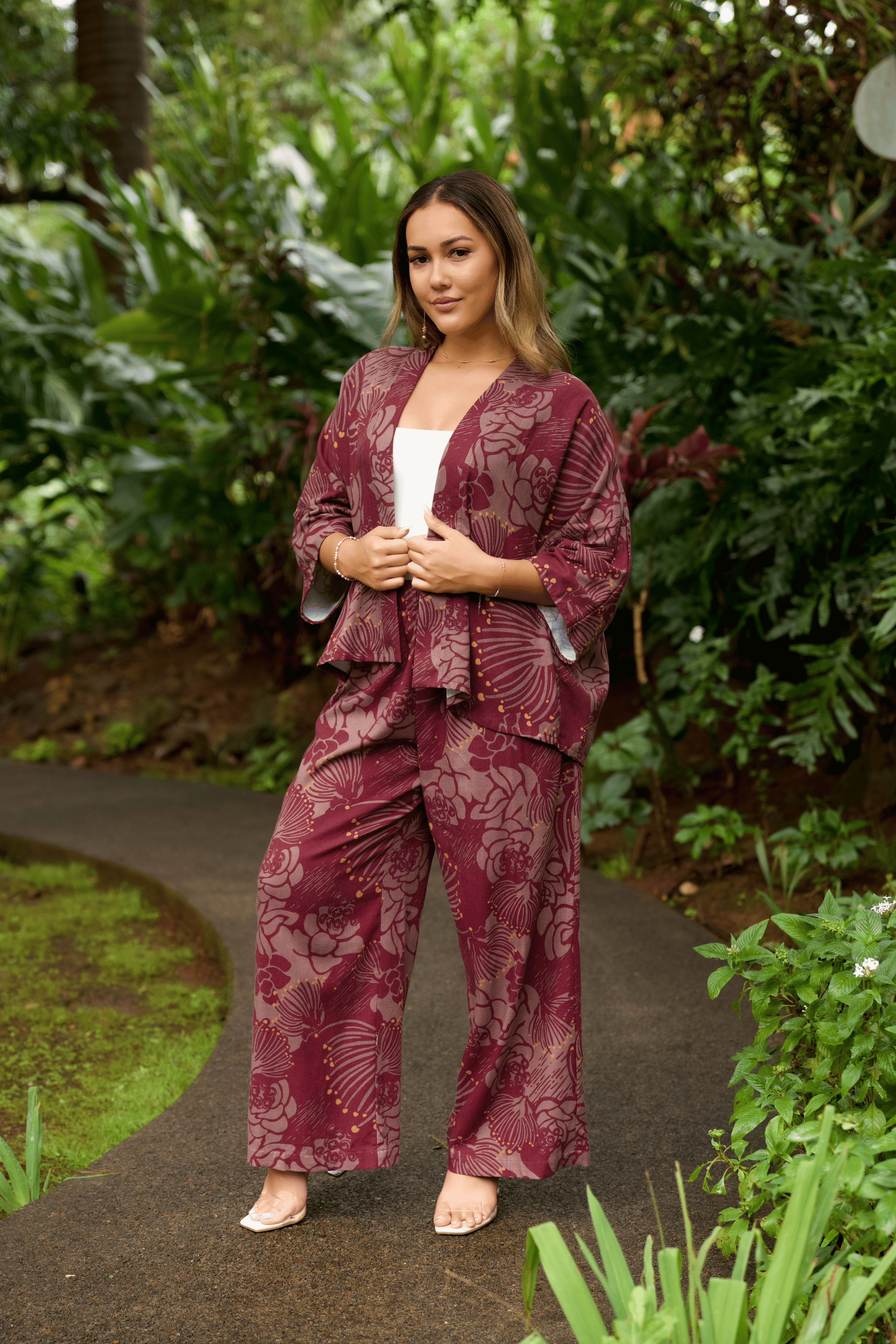 Kimono ʻŌhiʻa Lehua in 'ōhelo