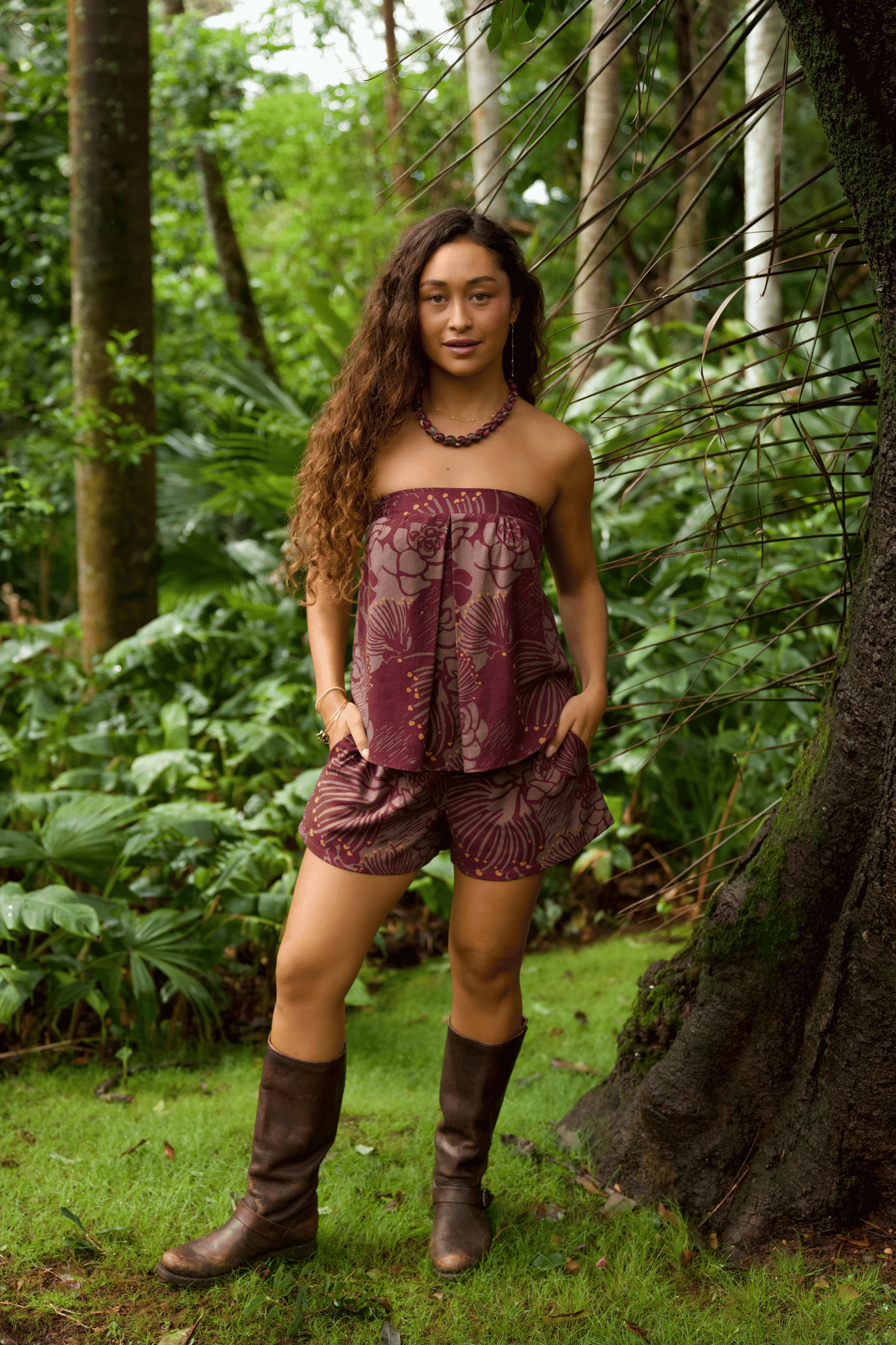 Holoholo Shorts ʻŌhiʻa Lehua in 'ōhelo