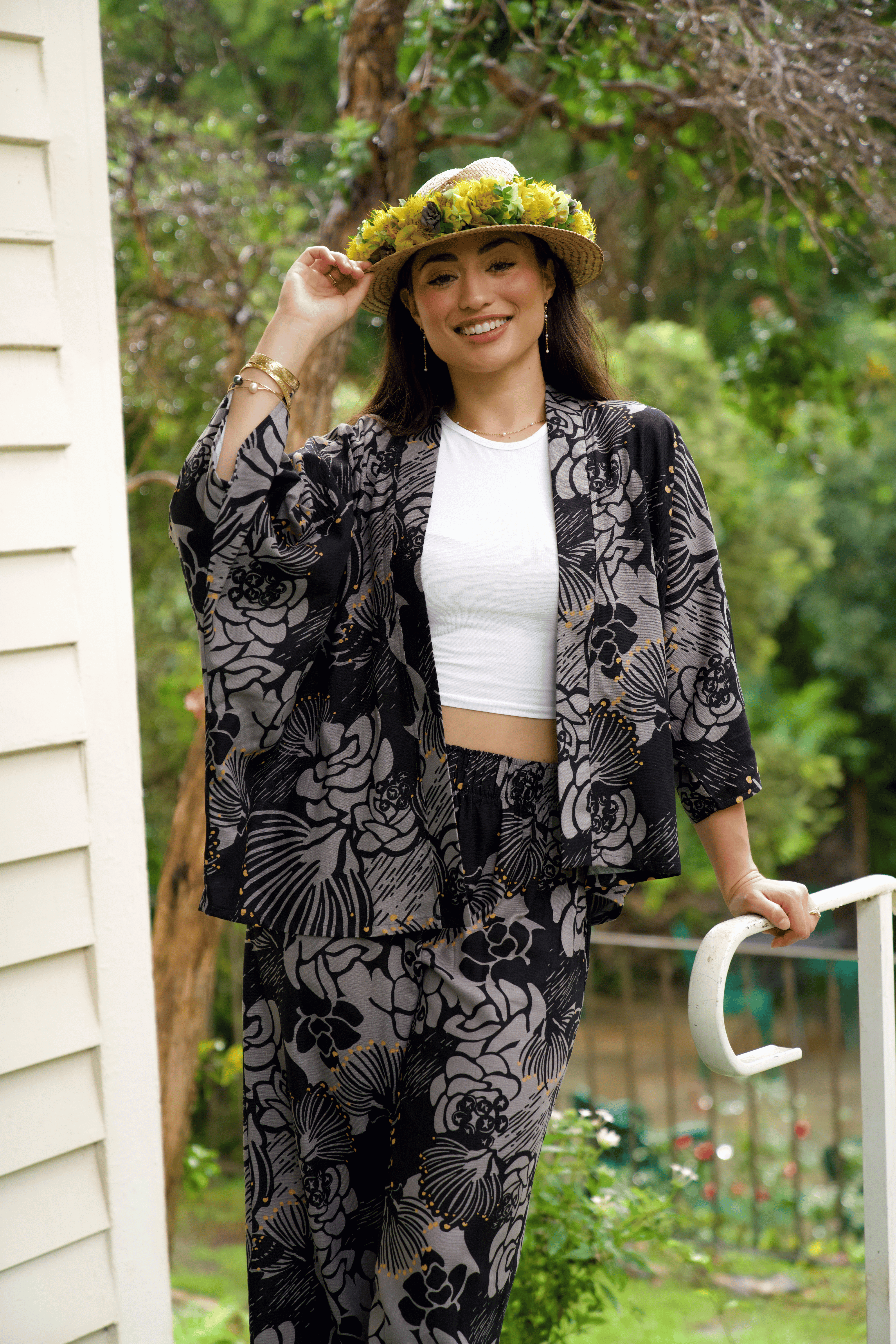 Kimono ‘Ōhi‘a lehua in 'ele'ele