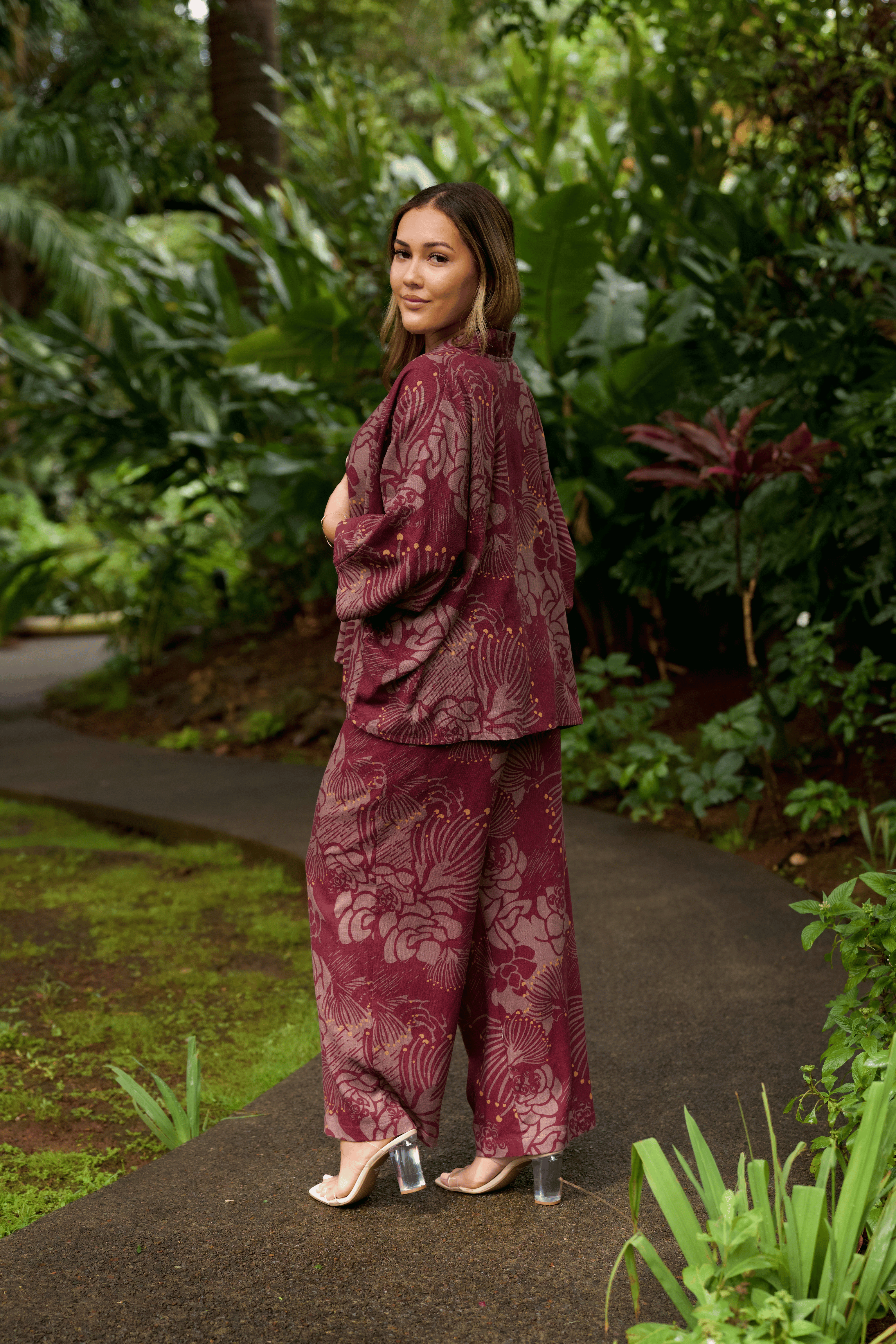 Kimono ʻŌhiʻa Lehua in 'ōhelo