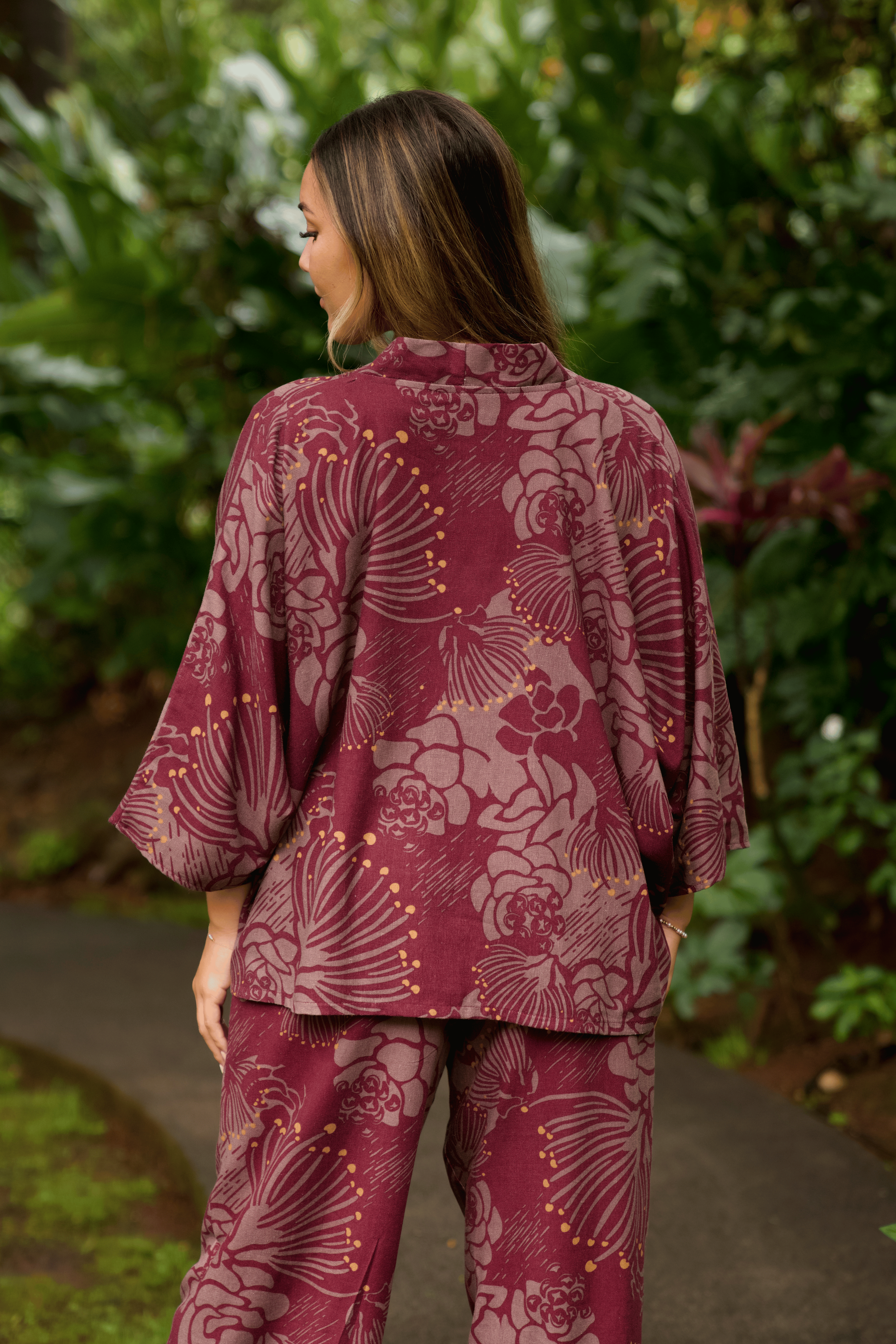 Kimono ʻŌhiʻa Lehua in 'ōhelo