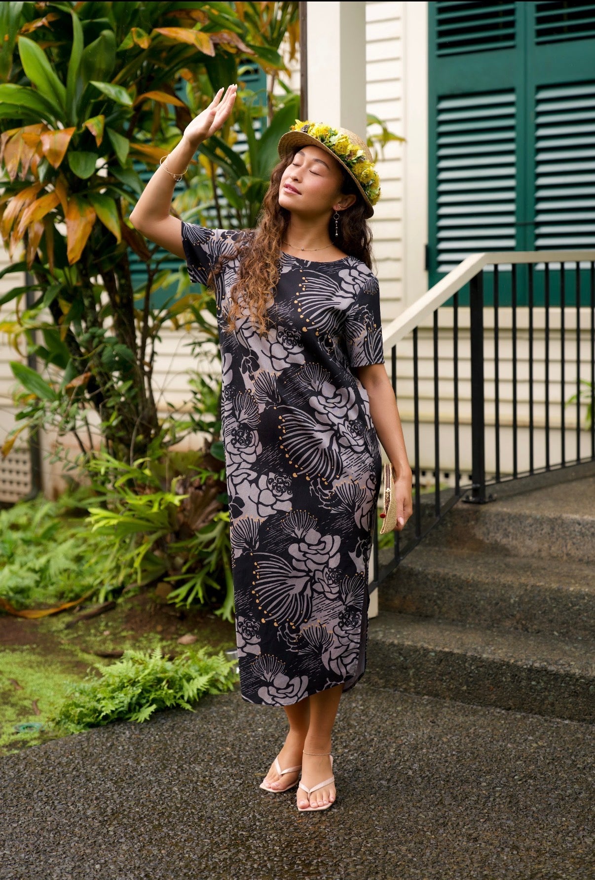Leio Mu'u ‘Ōhi‘a lehua in 'ele'ele