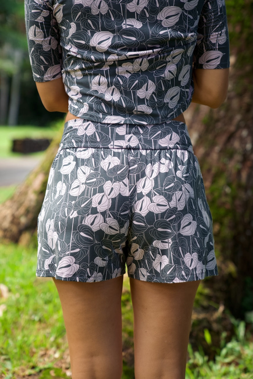 Holoholo Shorts in Hilo Anthurium